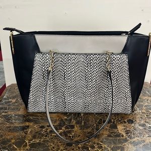 Antonio Melani purse, excellent condition. Black and tan